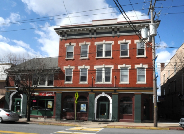 Elizabeth Town Hotel